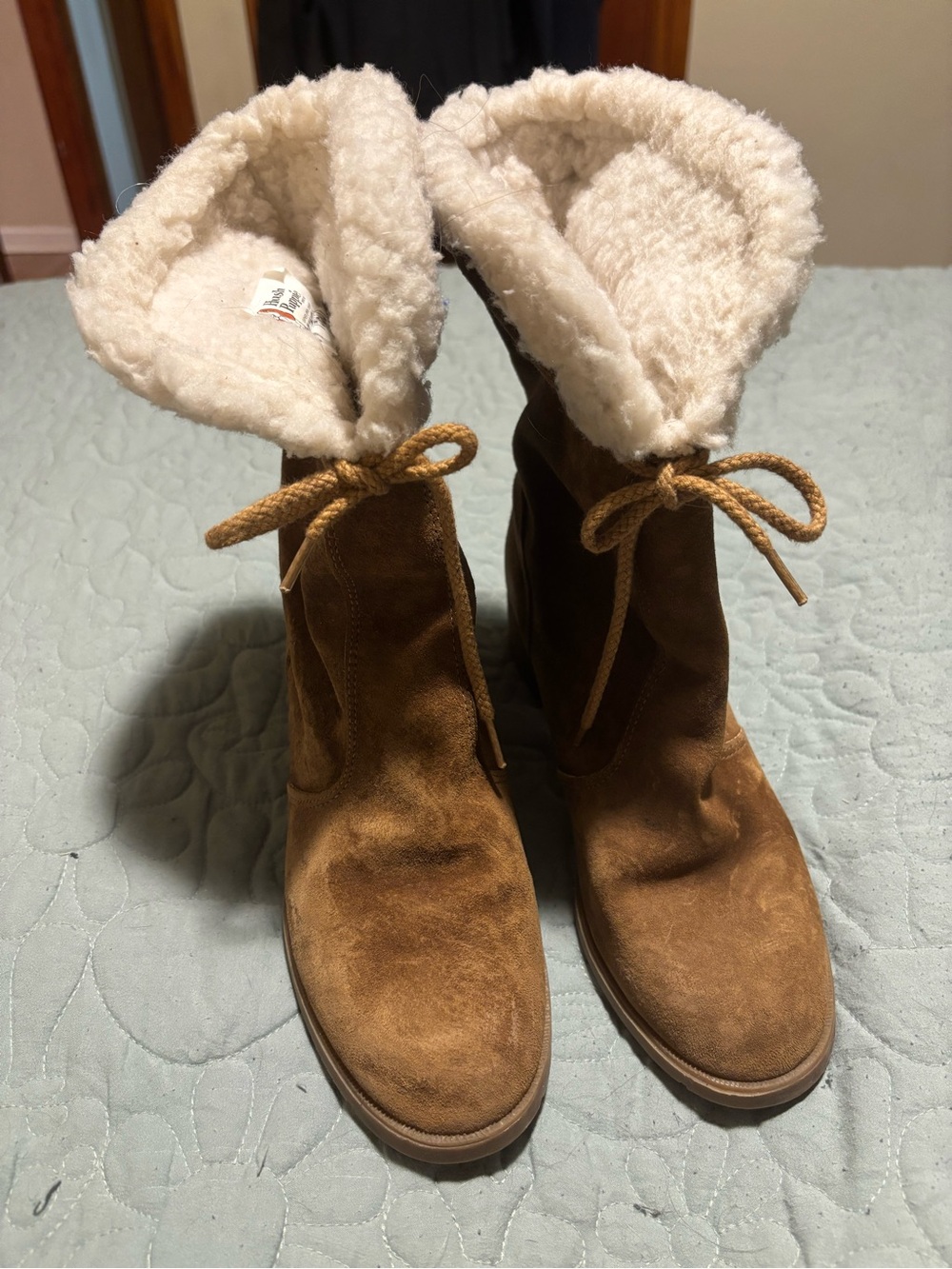 HUSH PUPPIES Women’s Tan Suede Shearling-Lined Boots Size 8